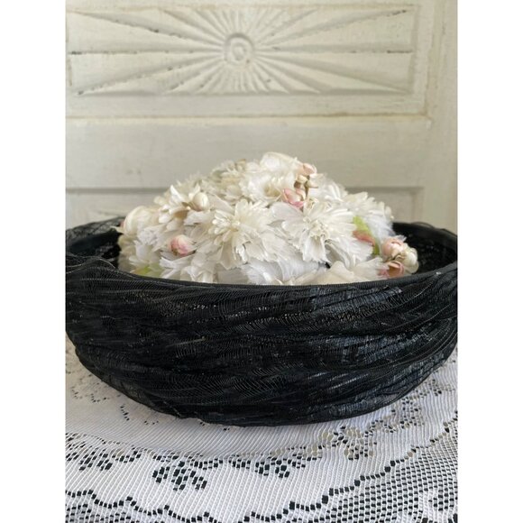 Vintage 1950s Black Woven Bumber Hat With White Millinery Flowers - Picture 10 of 15